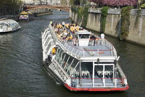 Croisière sur la Seine à Paris en bateau mouche